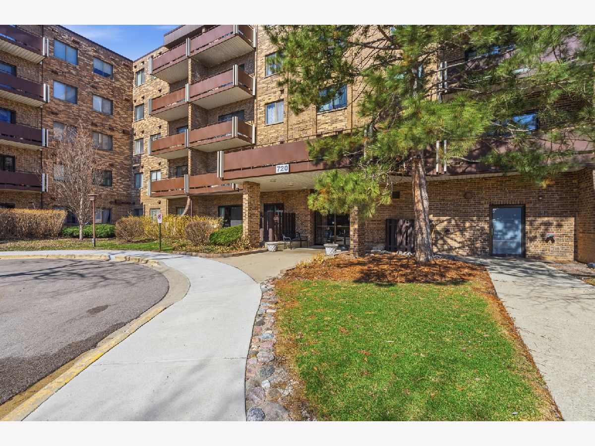  For Sale Elk Grove Village Illinois, 720 Wellington Avenue