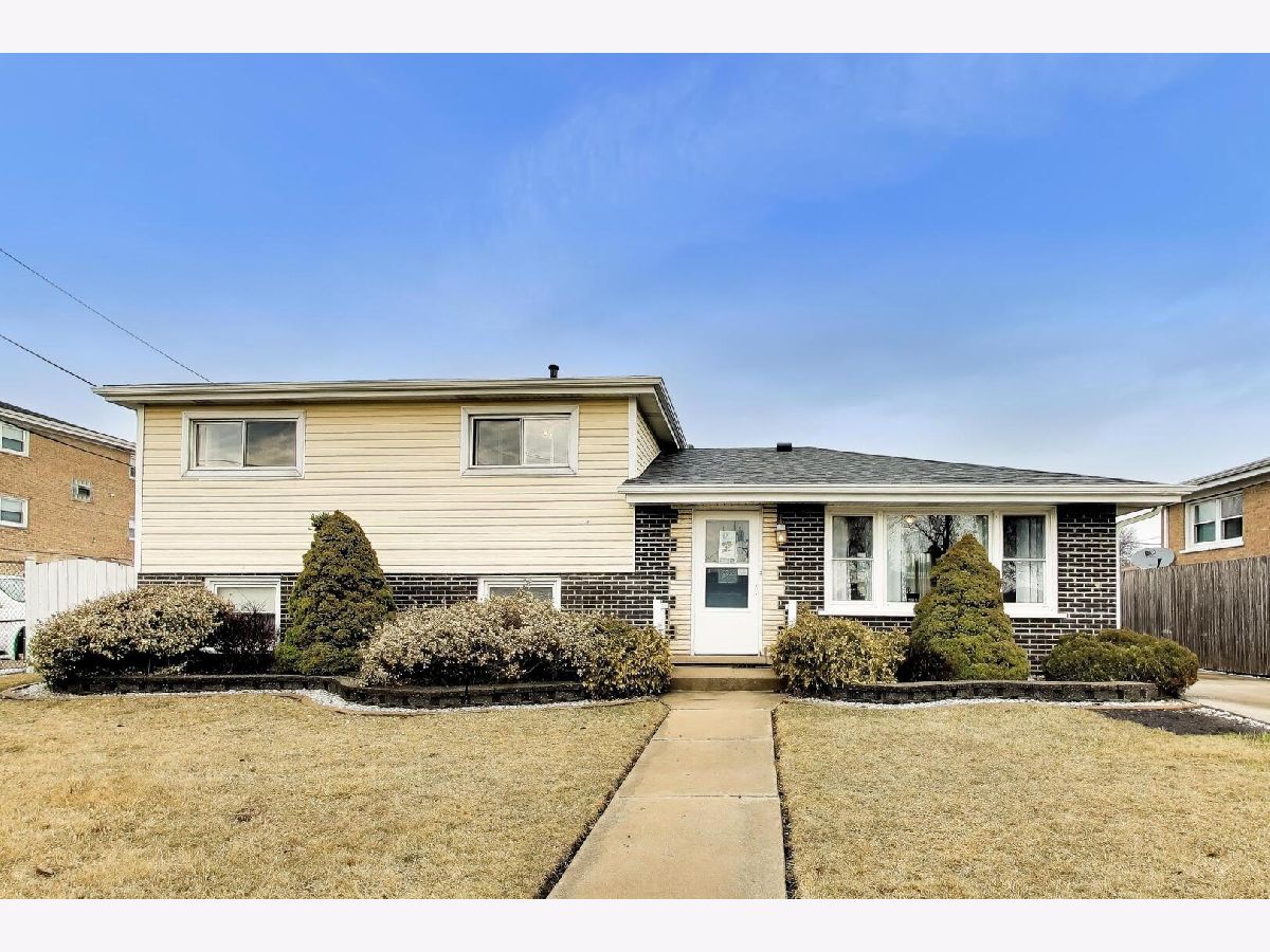  For Sale Bridgeview Illinois, 7944 82nd Street