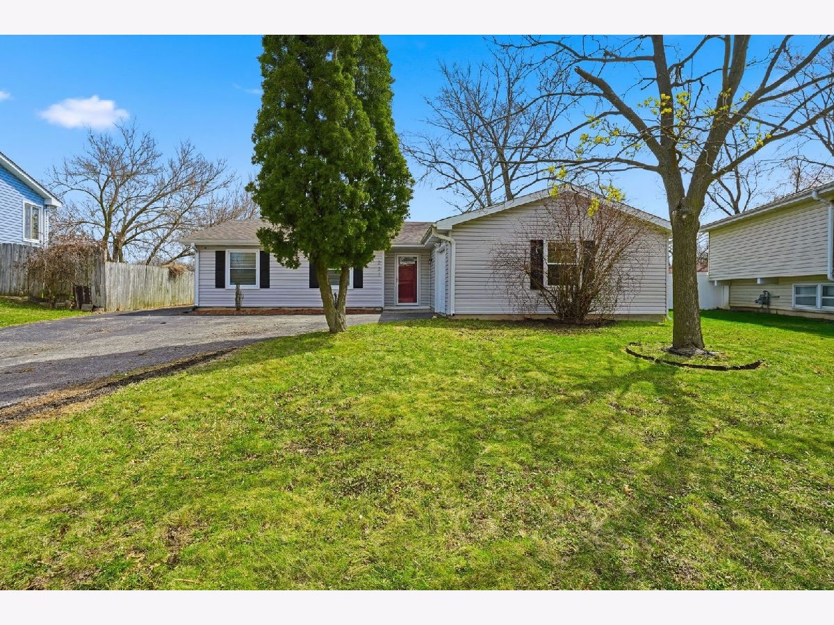  For Sale Bolingbrook Illinois, 221 Davis Lane