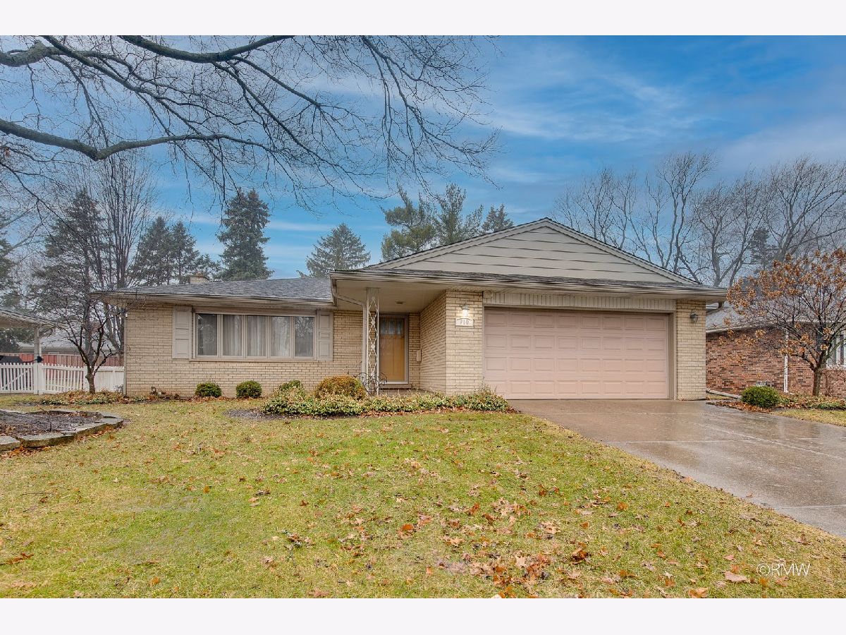  For Sale Mount Prospect Illinois, 910 Robert Drive