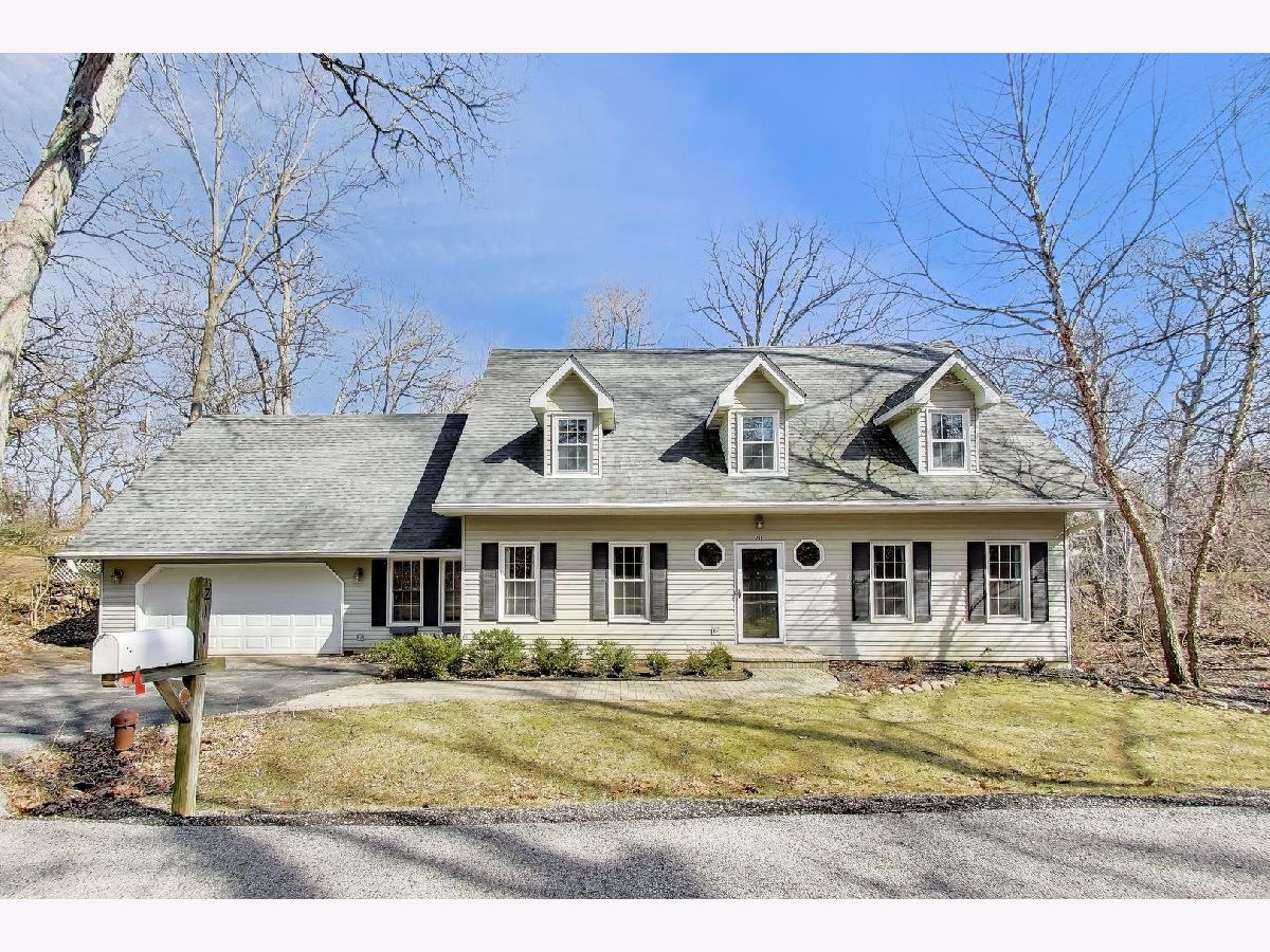  For Sale Oakwood Hills Illinois, 211 Woody Way