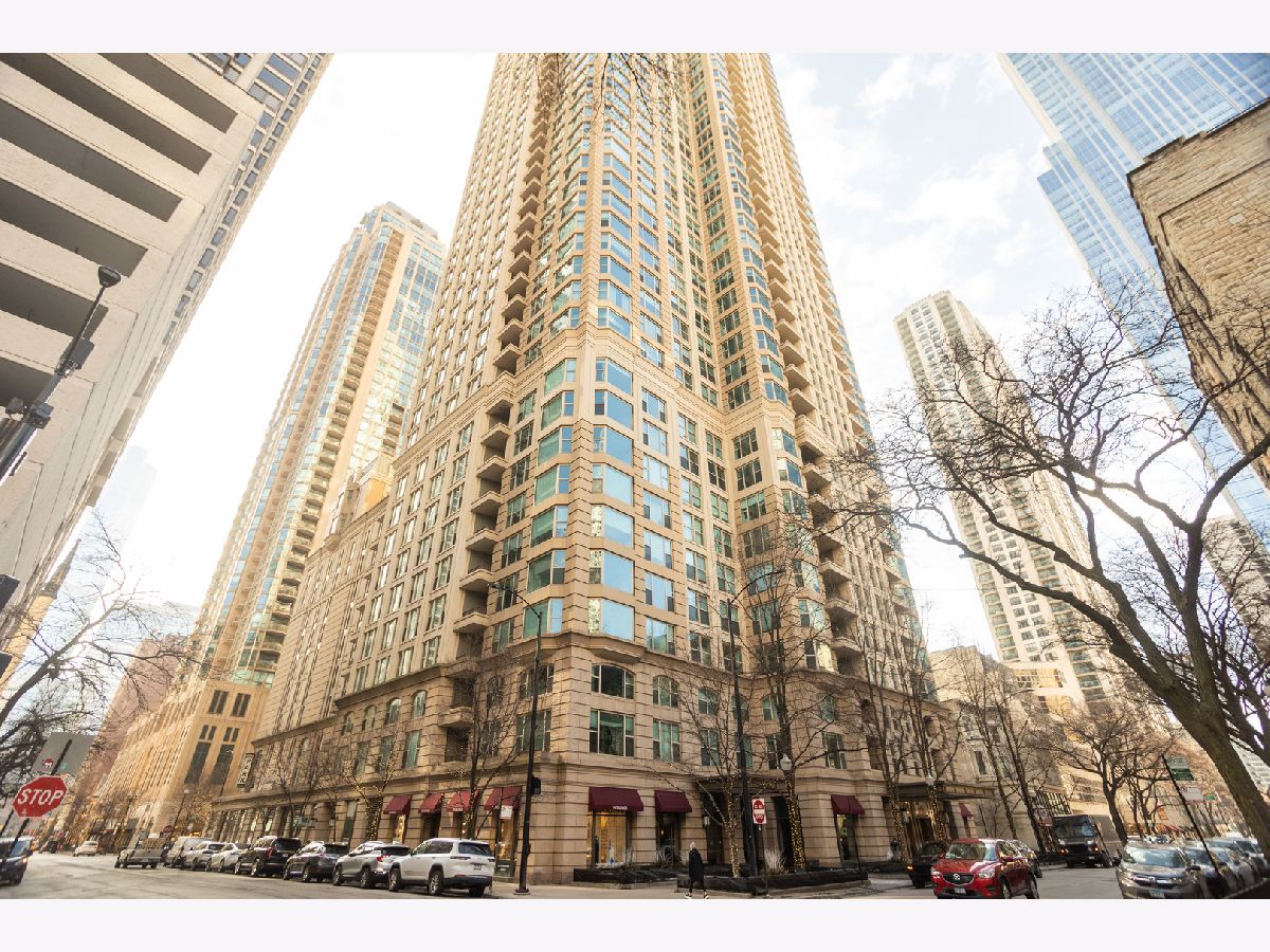 Condos & Townhomes For Sale Fordham Chicago Illinois, 25 Superior Street