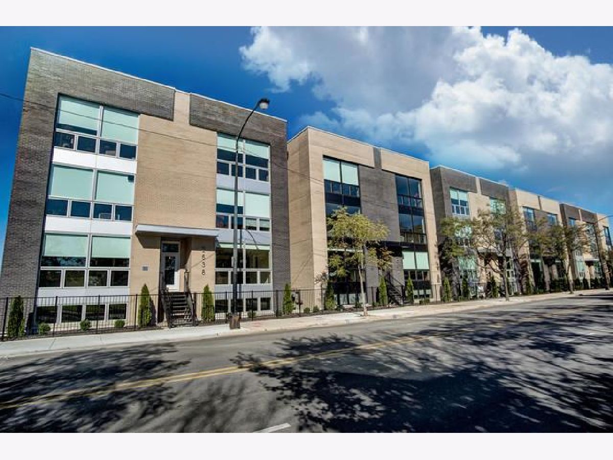  Rented Chicago Illinois, 2518 Addison