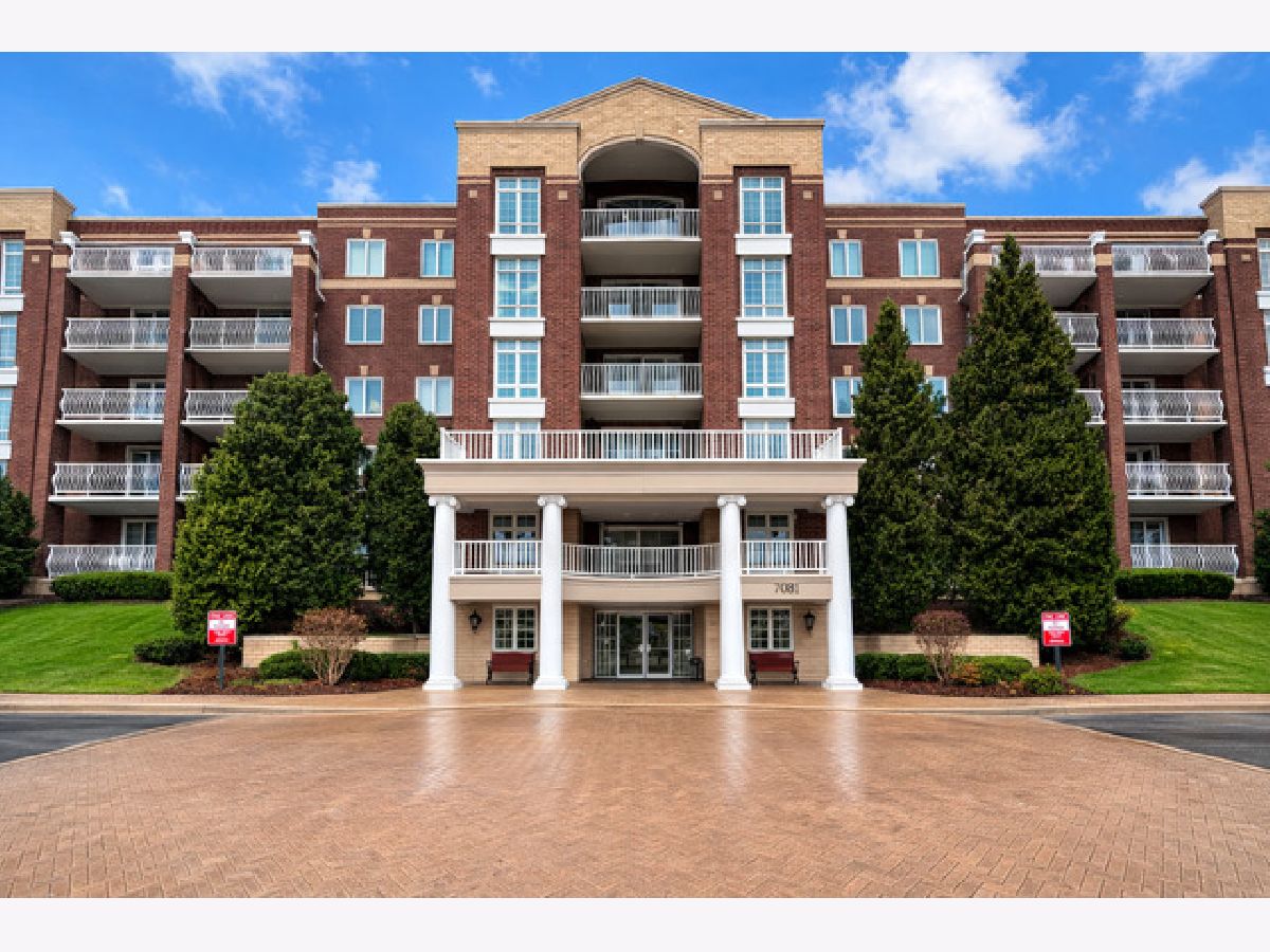 Condominiums For Sale Renaissance Niles Illinois, 7081 Touhy Avenue