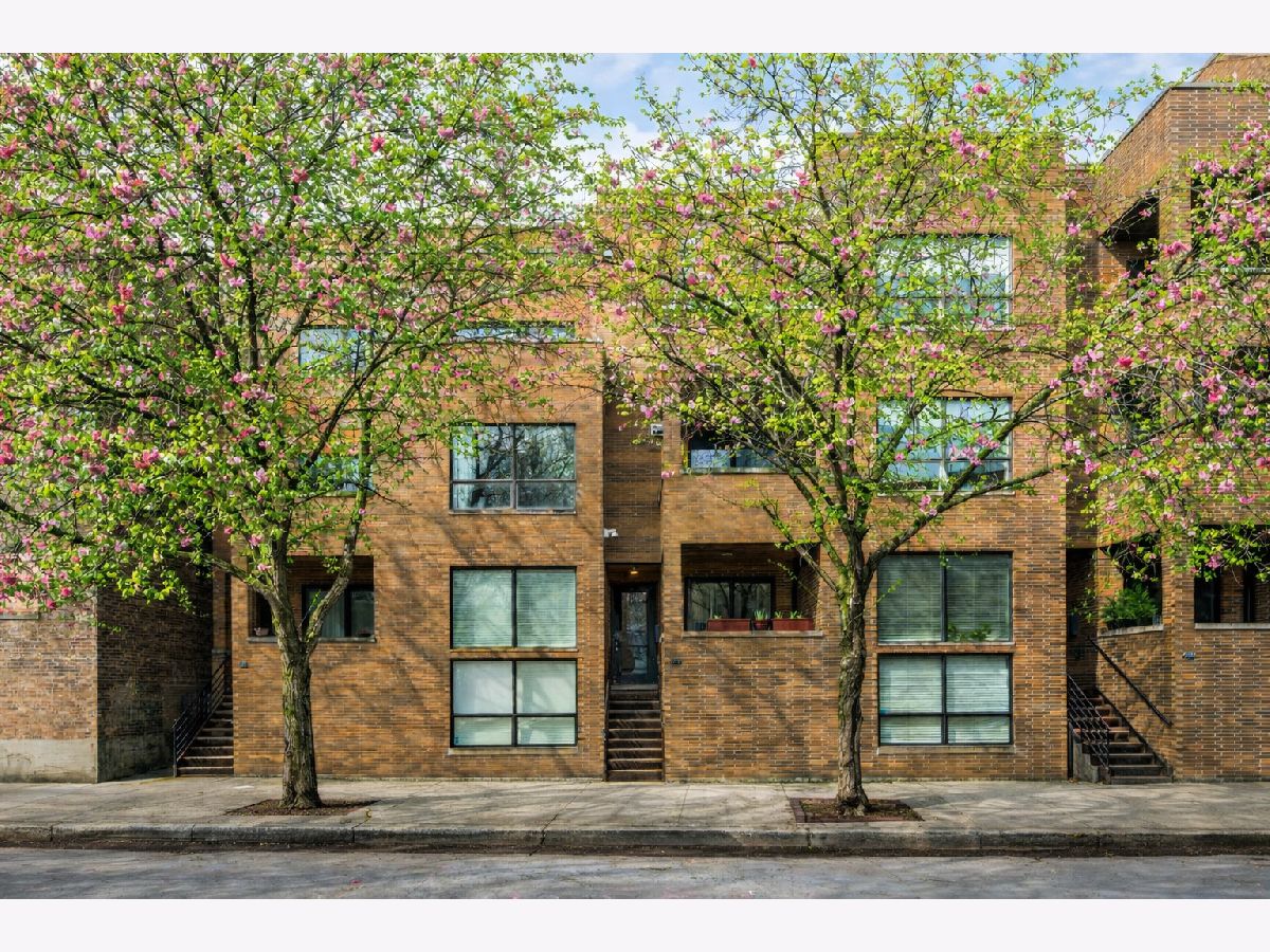  For Sale Chicago Illinois, 4648 Winthrop Avenue