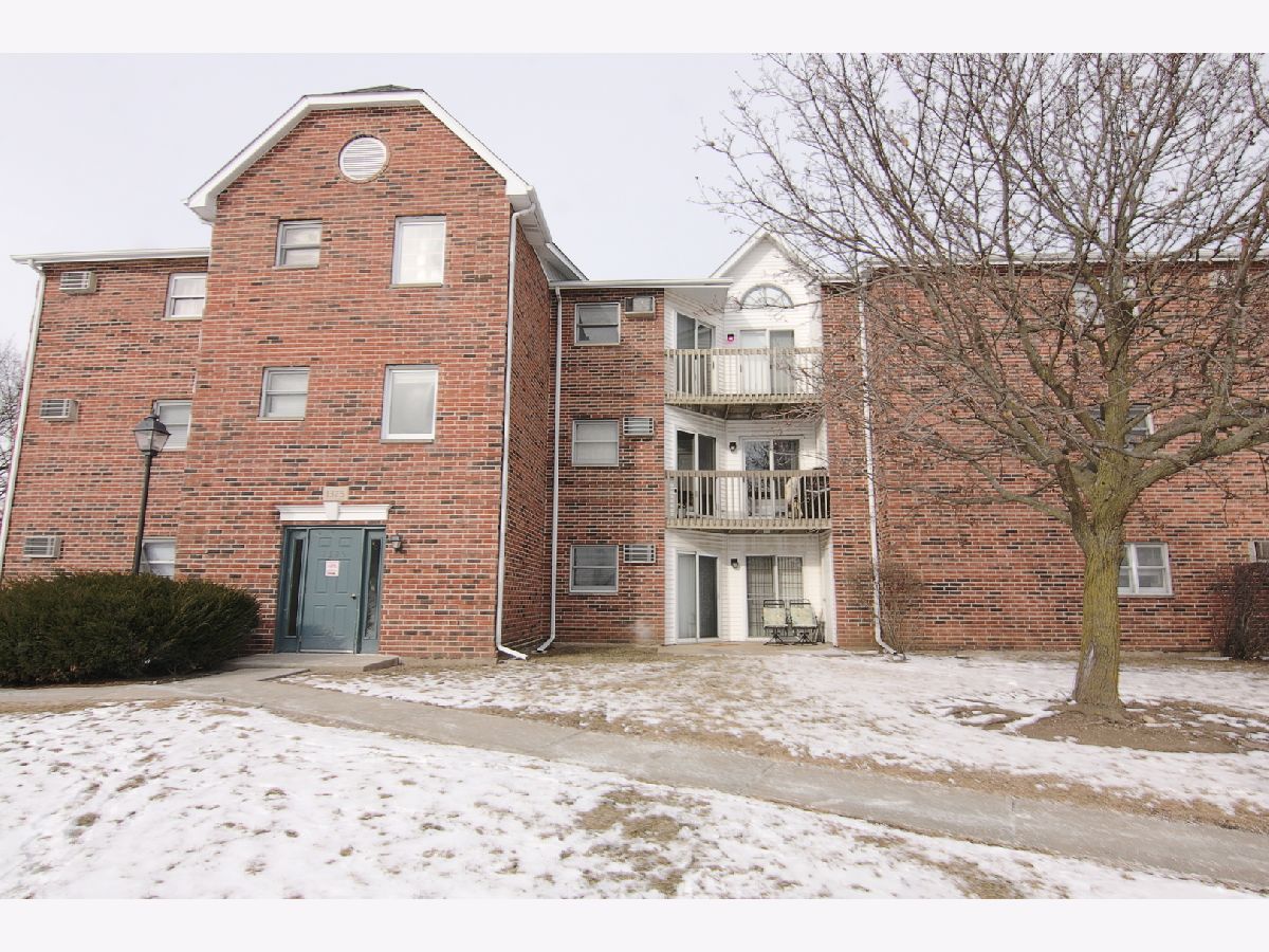  Rented Lake In The Hills Illinois, 1375 Cunat
