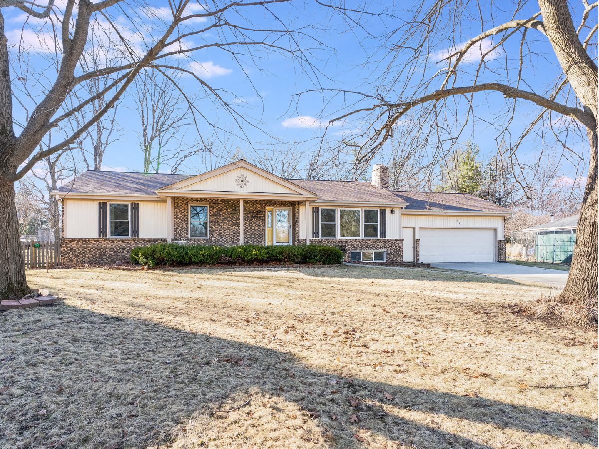  For Sale Hinckley Illinois, 109 Oak Knoll Drive