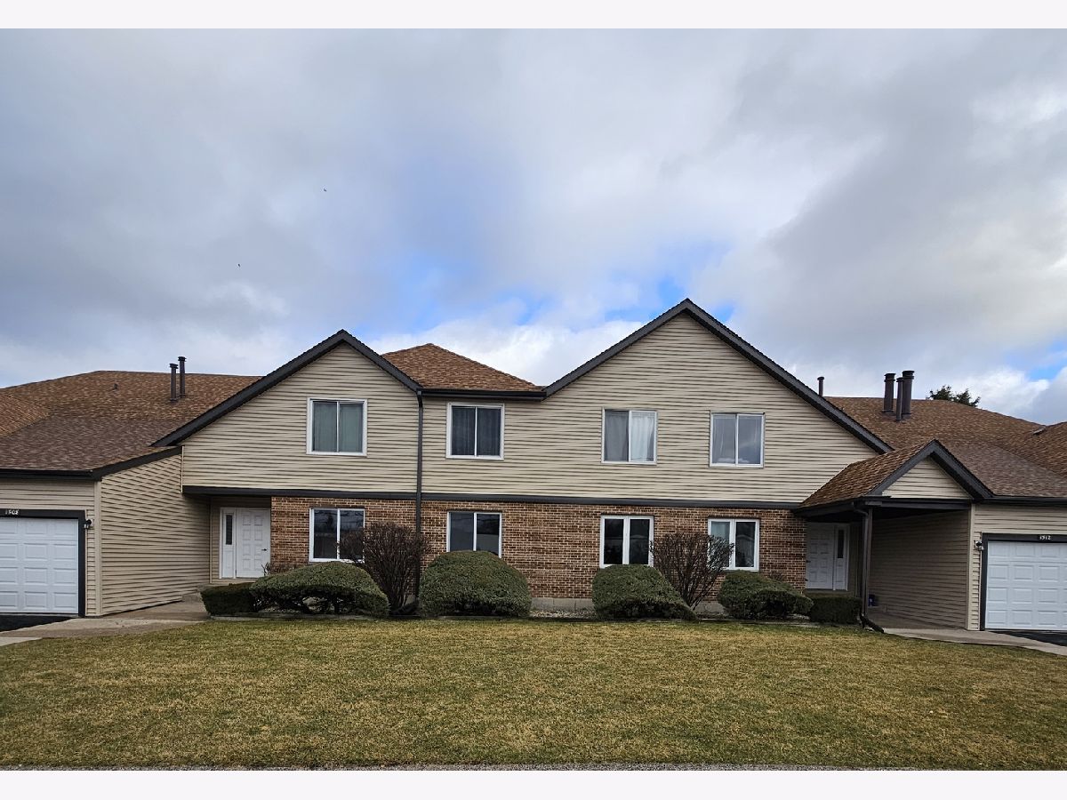  For Sale Sycamore Illinois, 1506 Kennicott Court