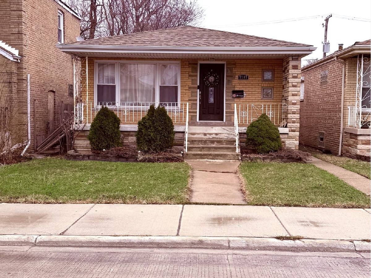  For Sale Chicago Illinois, 7707 Damen Avenue