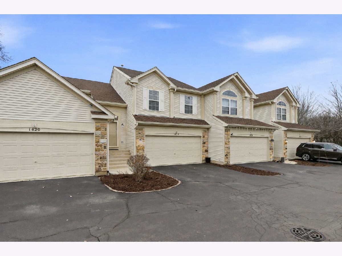 Townhomes For Sale Maplewood Court Grayslake Illinois, 1824 Maplewood Court