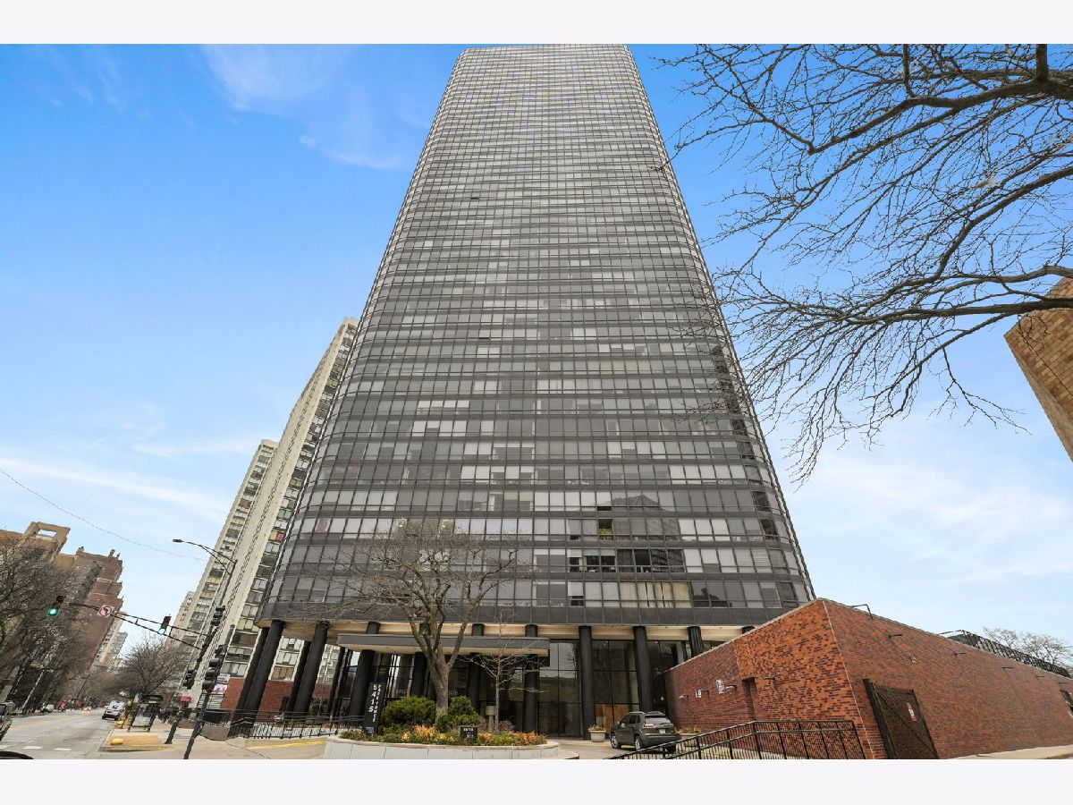 Condominiums For Sale Park Tower Chicago Illinois, 5415 Sheridan Road