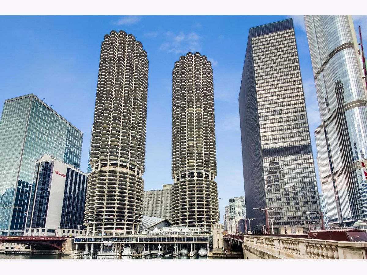 Condominiums Rented Marina City Chicago Illinois, 300 State