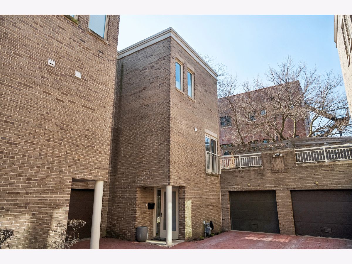 Townhomes Sold Lakewood Commons Chicago Illinois, 2206 Lakewood