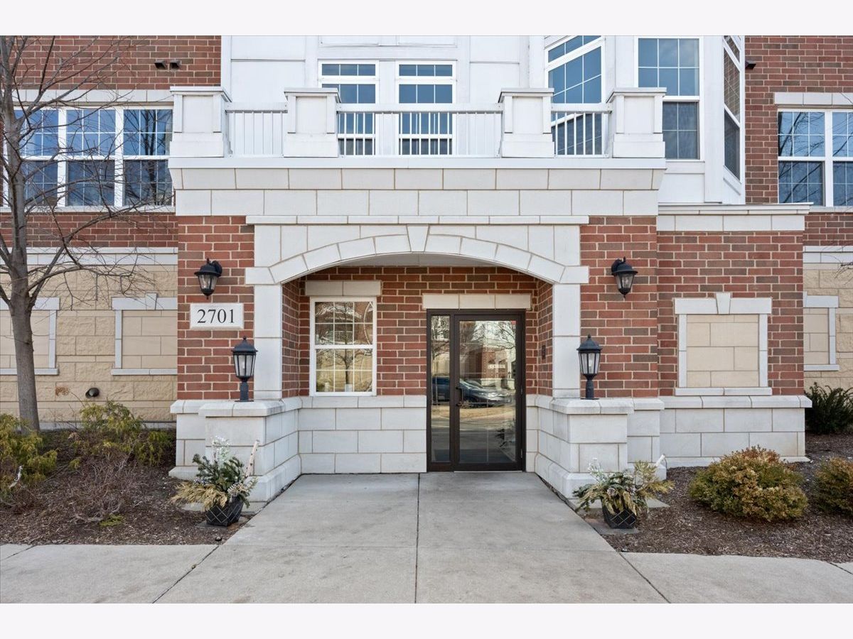  For Sale Glenview Illinois, 2701 Commons Drive