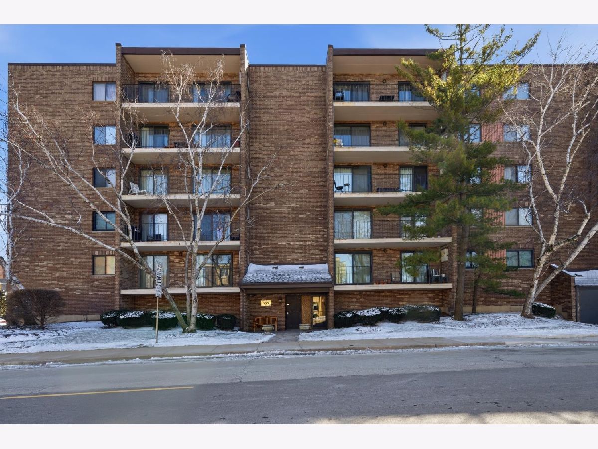 Condominiums For Sale Harmony Terrace Des Plaines Illinois, 555 Graceland Avenue