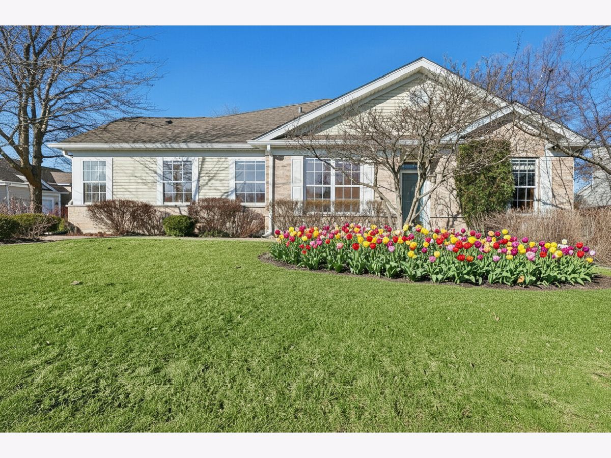 Townhomes & Homes For Sale Carillon North Grayslake Illinois, 2382 Carillon Drive