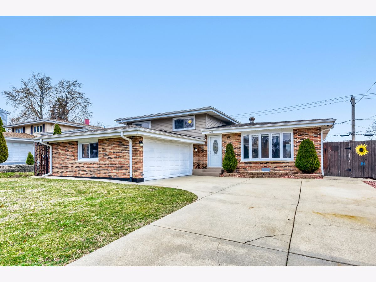  For Sale Hickory Hills Illinois, 8507 Blue Ridge Avenue