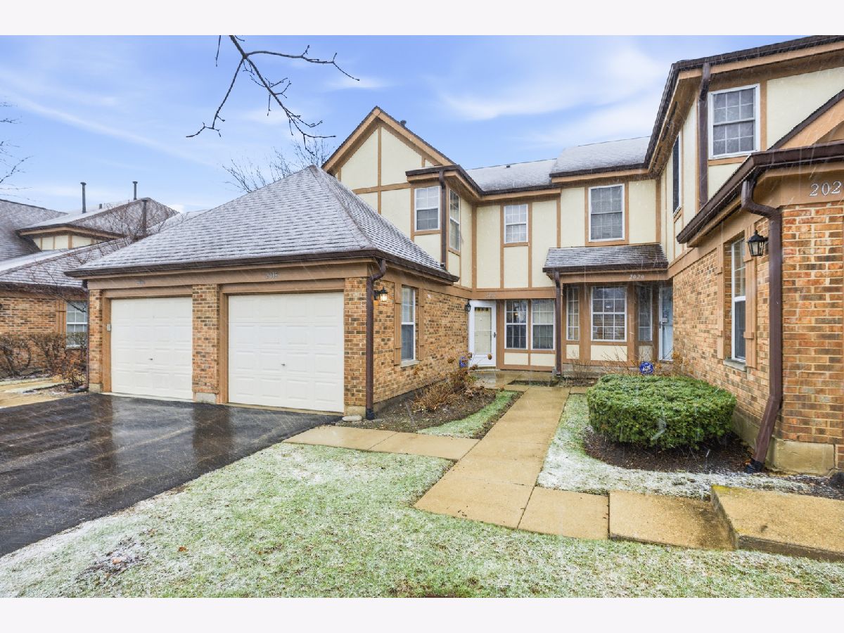 Townhomes & Condos For Sale Wildberry Streamwood Illinois, 2018 Quaker Hollow Lane