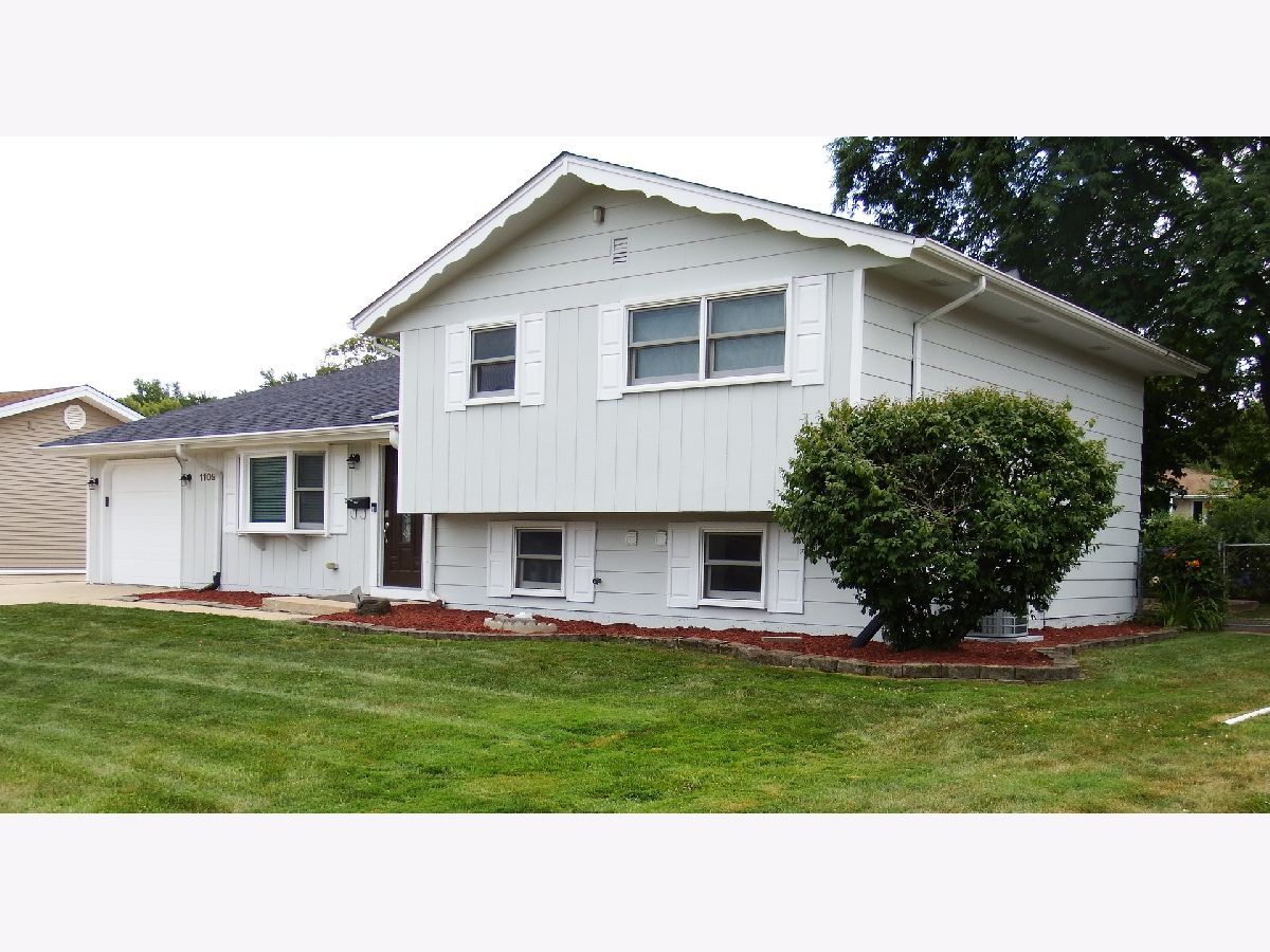 Homes & Condos & Townhomes For Sale Weathersfield Schaumburg Illinois, 1109 Weathersfield Way
