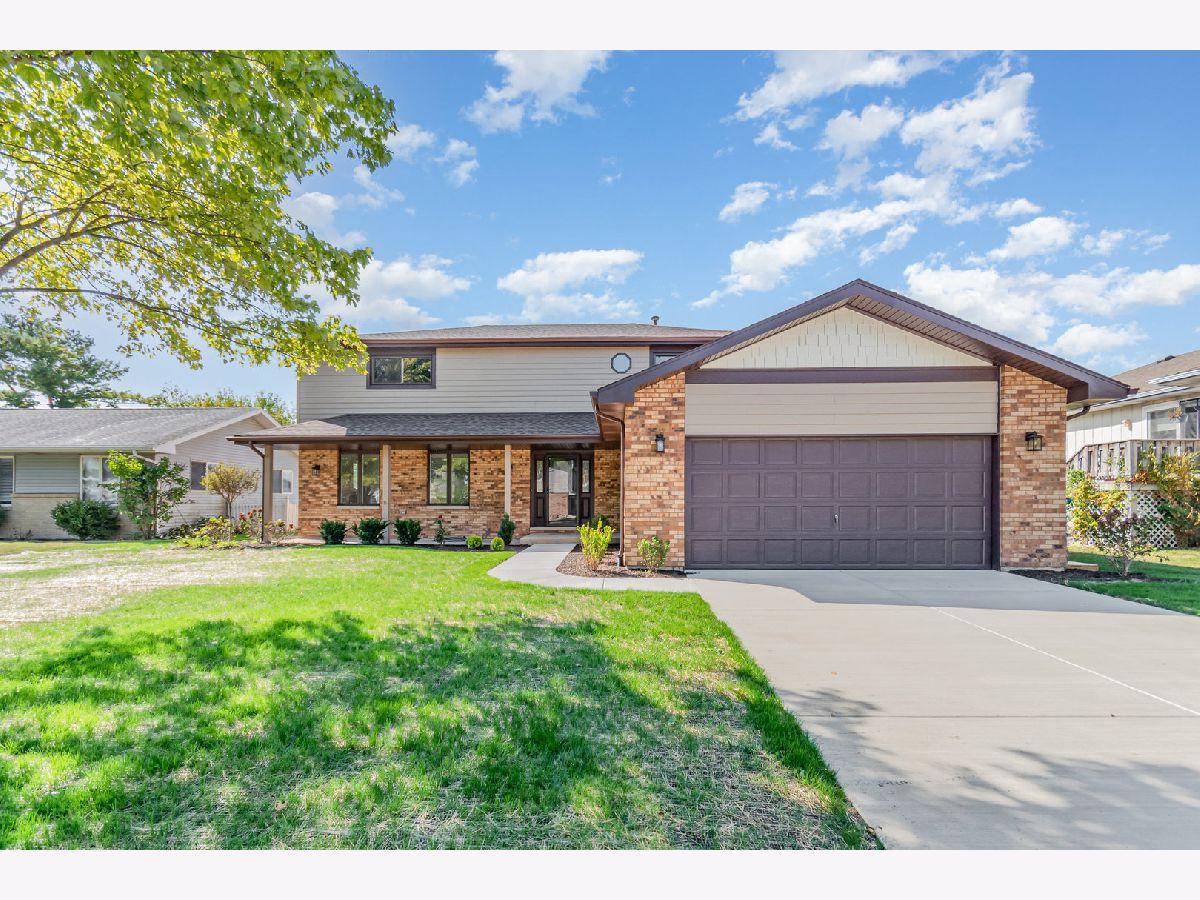  For Sale Morris Illinois, 2380 Chestnut Lane