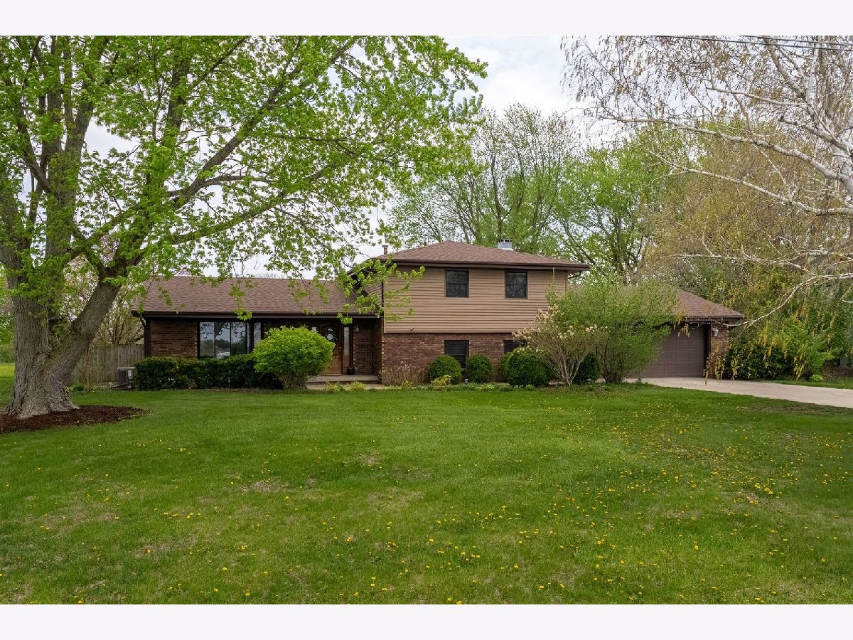  For Sale Pontiac Illinois, 1102 Countryside Lane