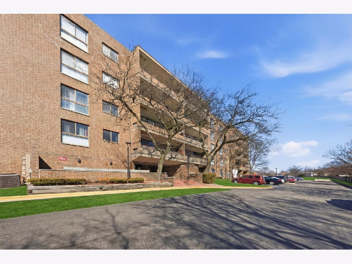  For Sale Hazel Crest Illinois, 5 Carriageway Drive