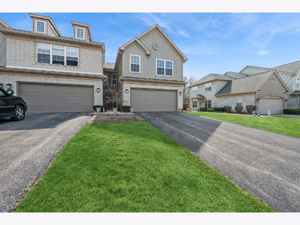 Townhomes & Condos For Sale Cobblestone Woods Crystal Lake Illinois, 2707 Cobblestone Drive