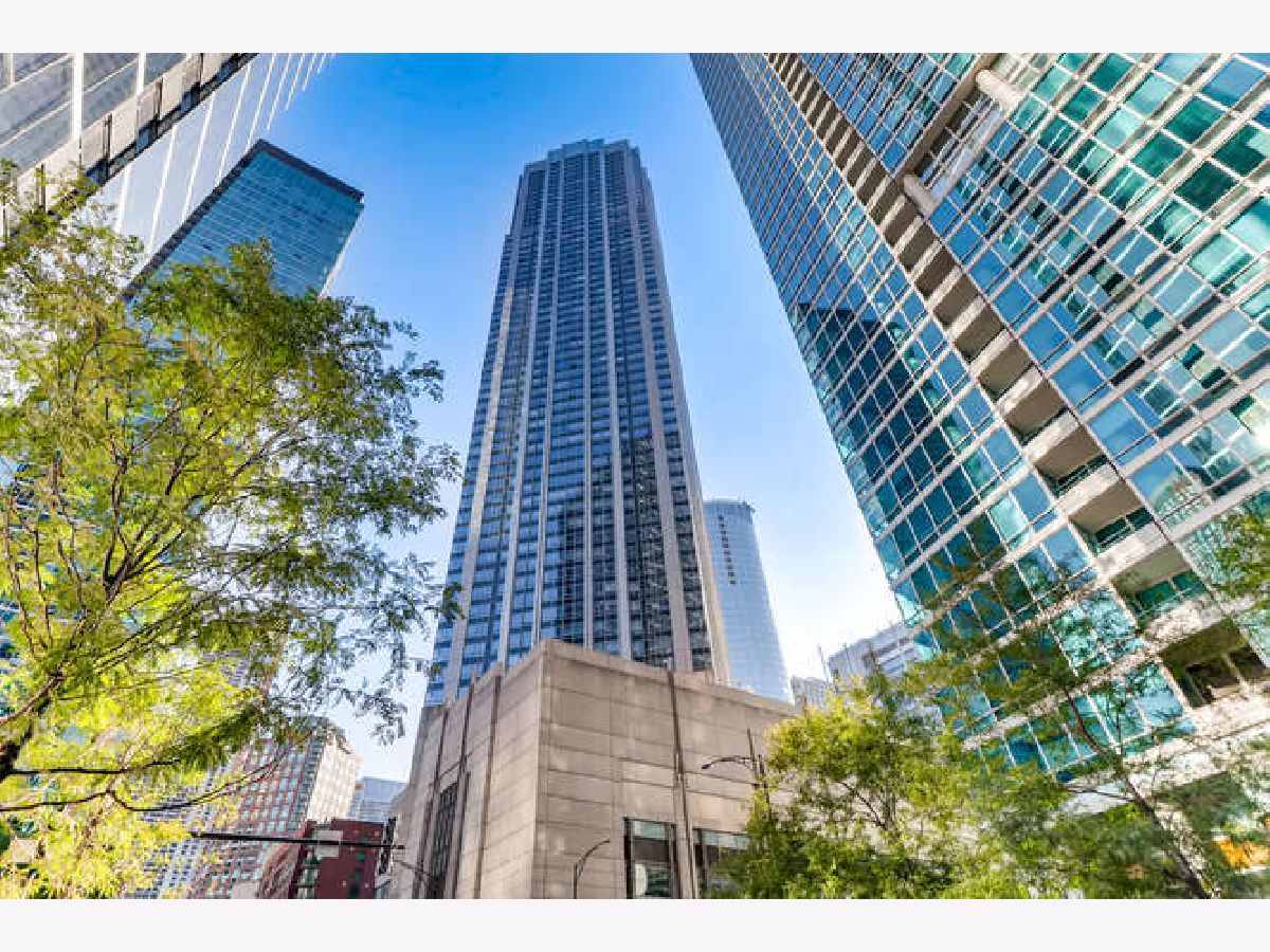 Condominiums For Sale River East Chicago Illinois, 512 Mcclurg Court