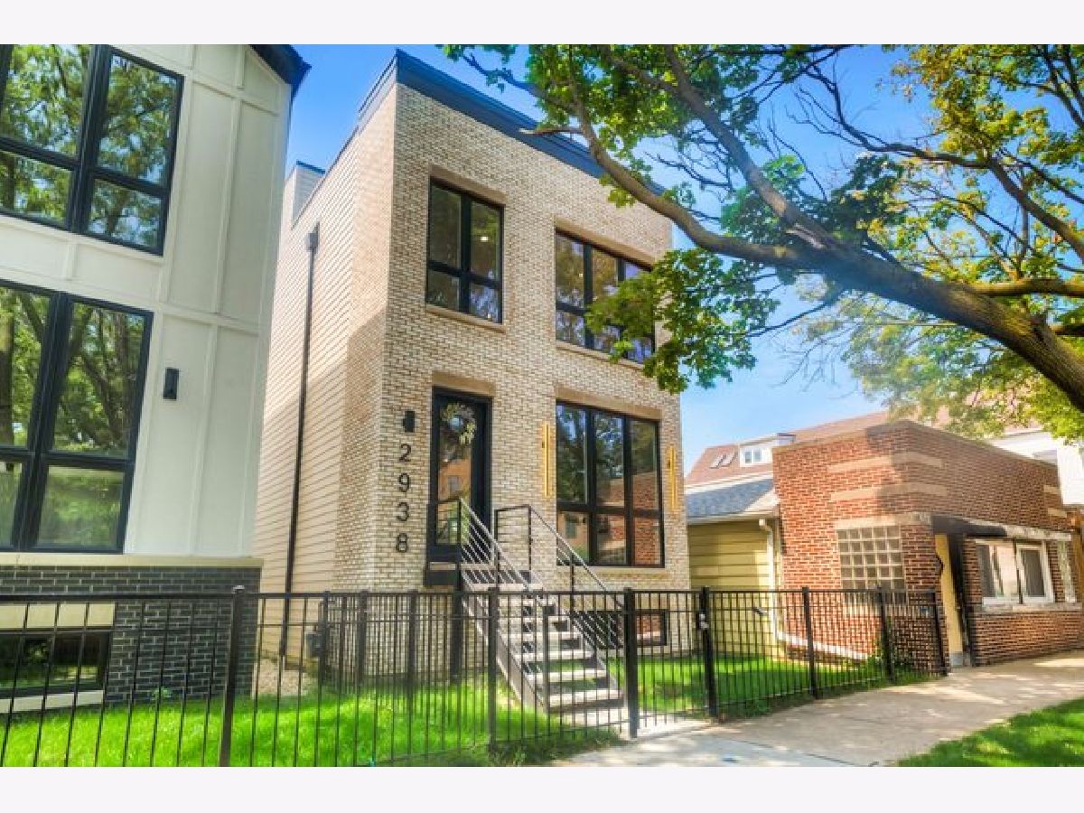  For Sale Chicago Illinois, 2938 Leavitt Street