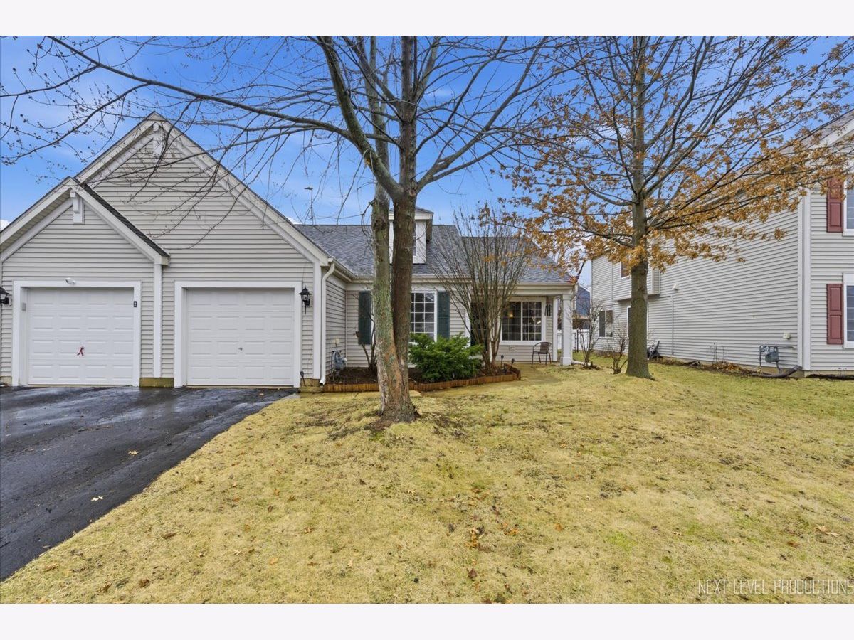  For Sale Montgomery Illinois, 2468 Roxbury Lane