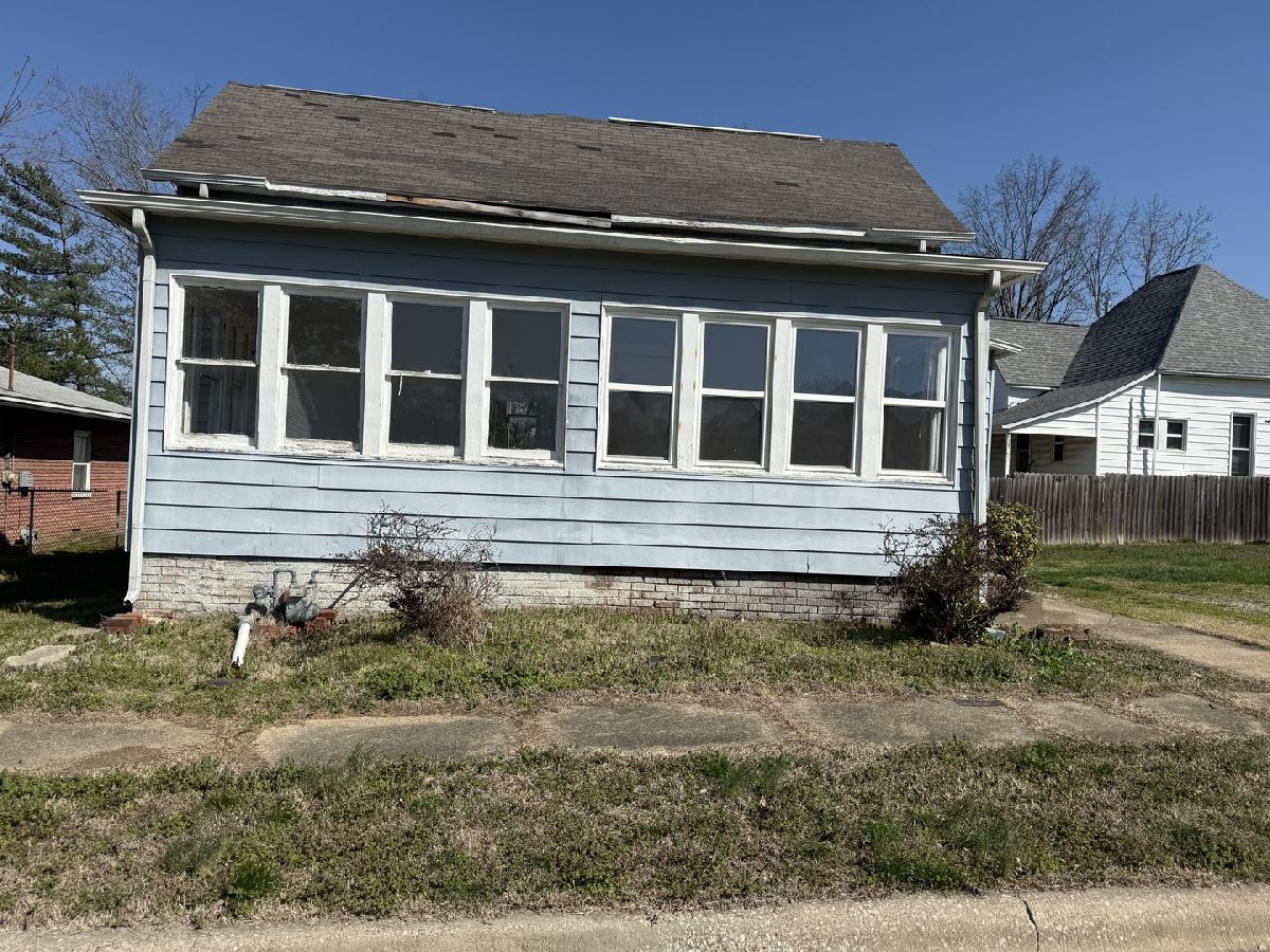  For Sale Harrisburg Illinois, 506 College Street