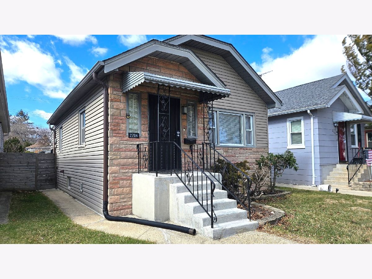  For Rent Chicago Illinois, 2704 New England