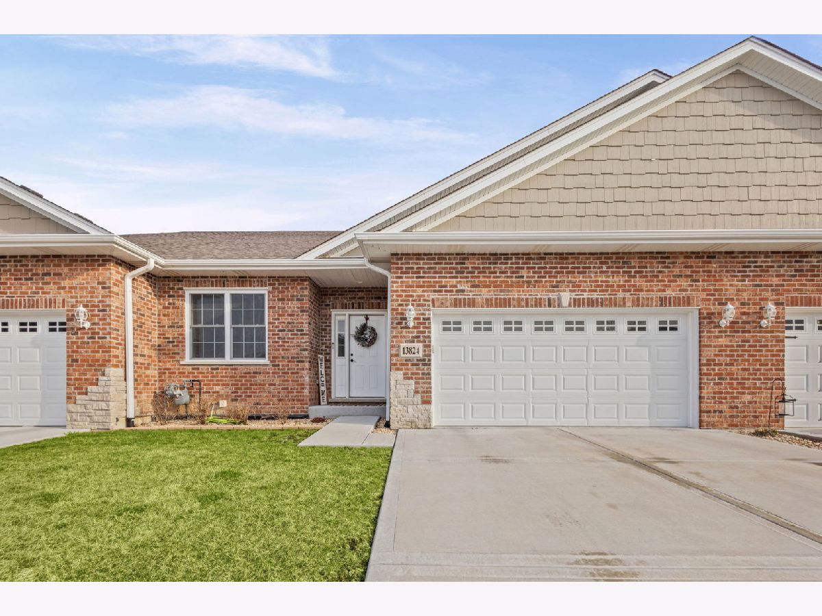 Homes & Townhomes For Sale Sunset Lakes Manhattan Illinois, 13824 Mckenna Court