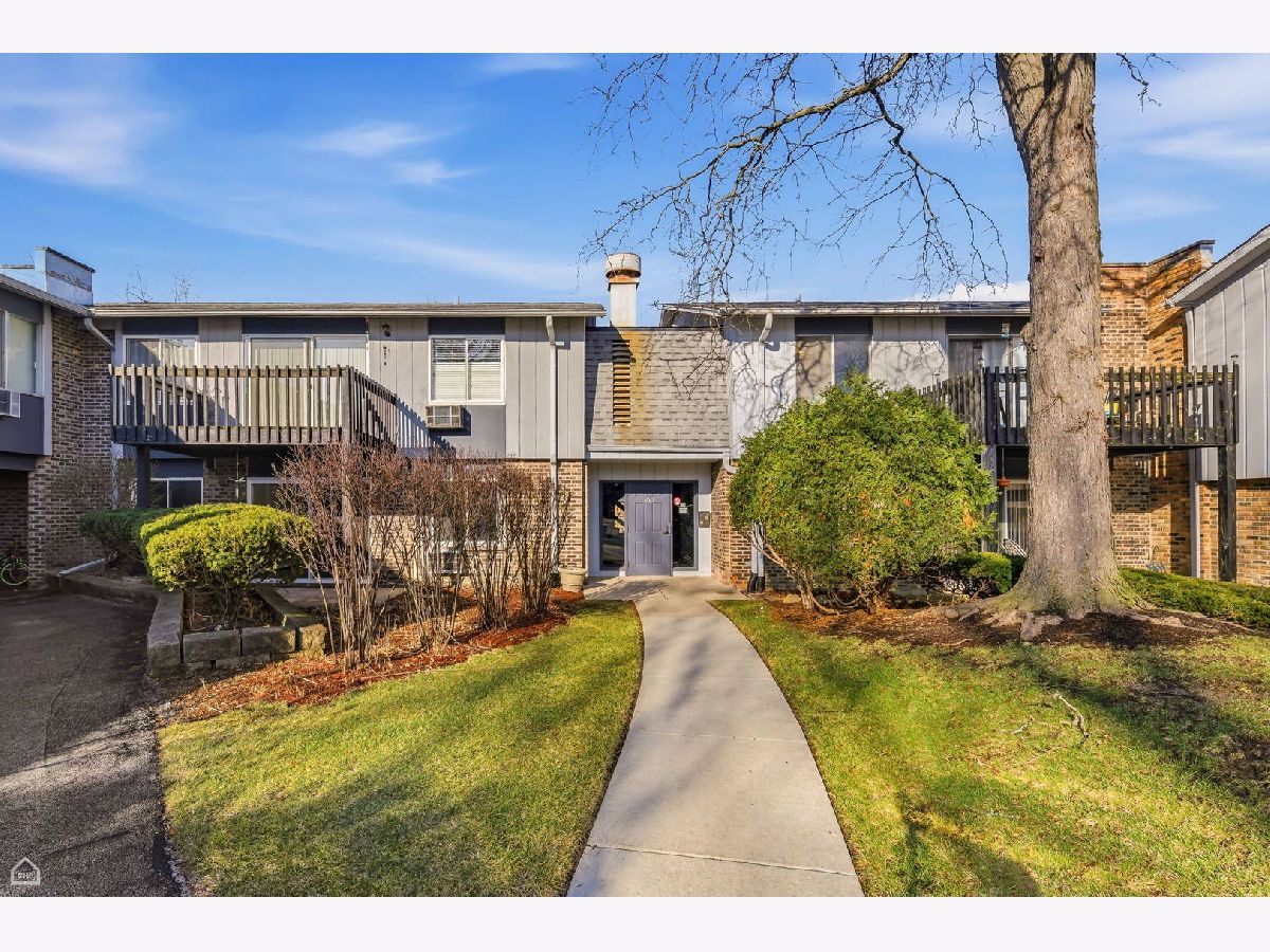  For Sale Prospect Heights Illinois, 950 Old Willow Road