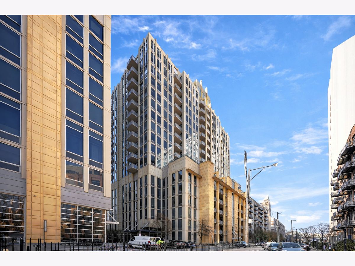 Condominiums For Sale Two River Place Chicago Illinois, 720 Larrabee Street