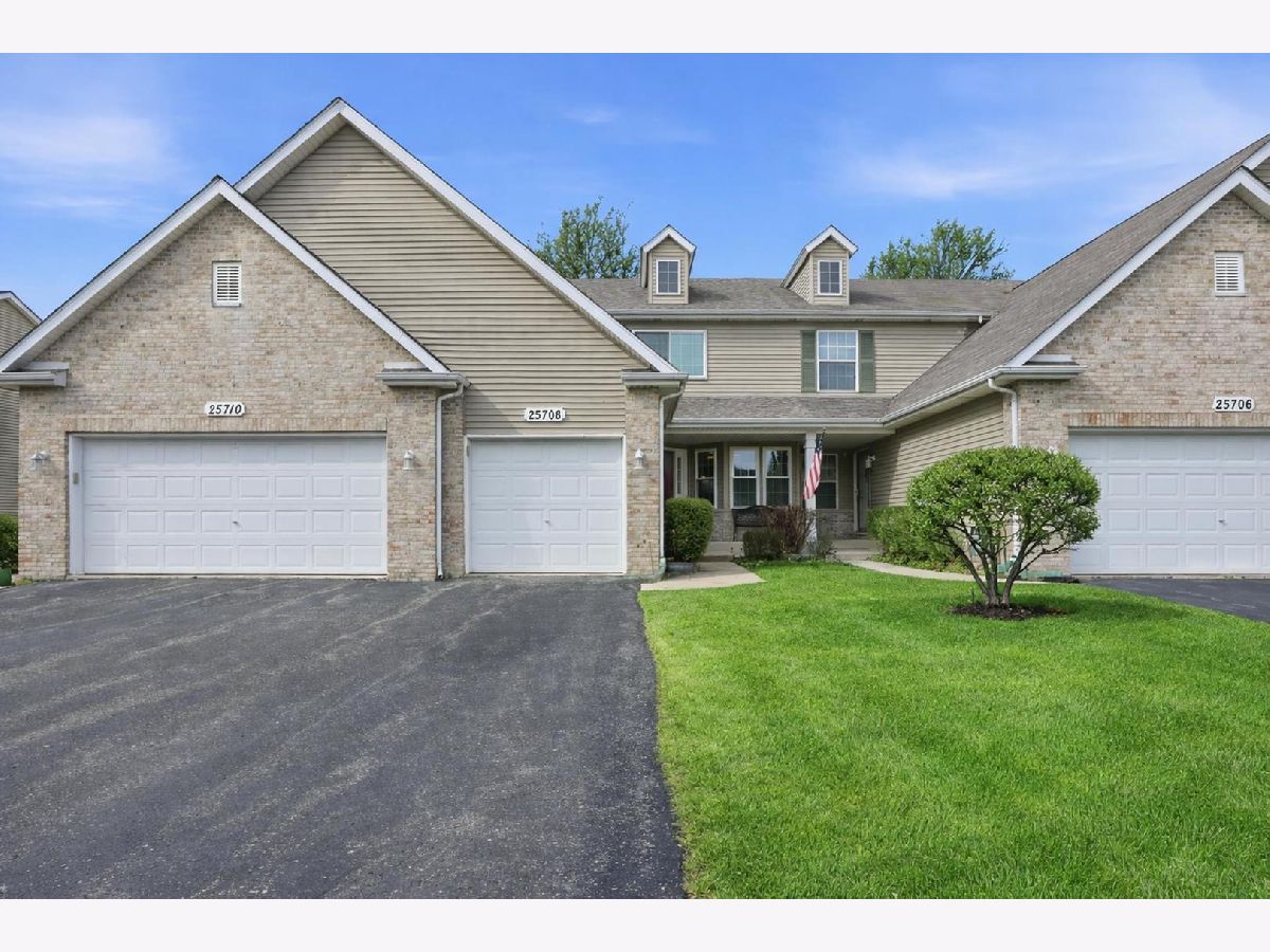 Homes & Townhomes For Sale Hunters Crossing Channahon Illinois, 25708 Bridle