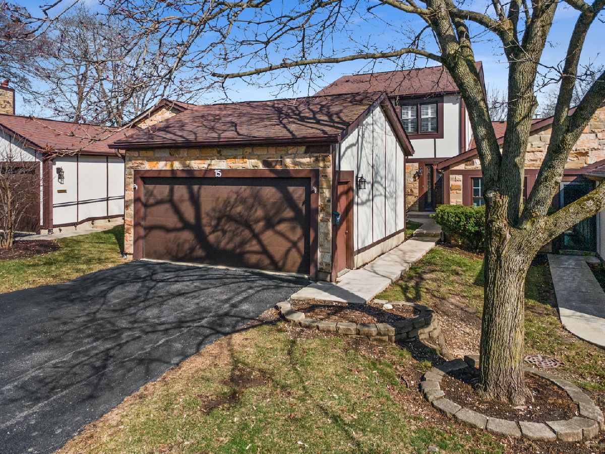  For Sale St Charles Illinois, 15 White Oak Circle