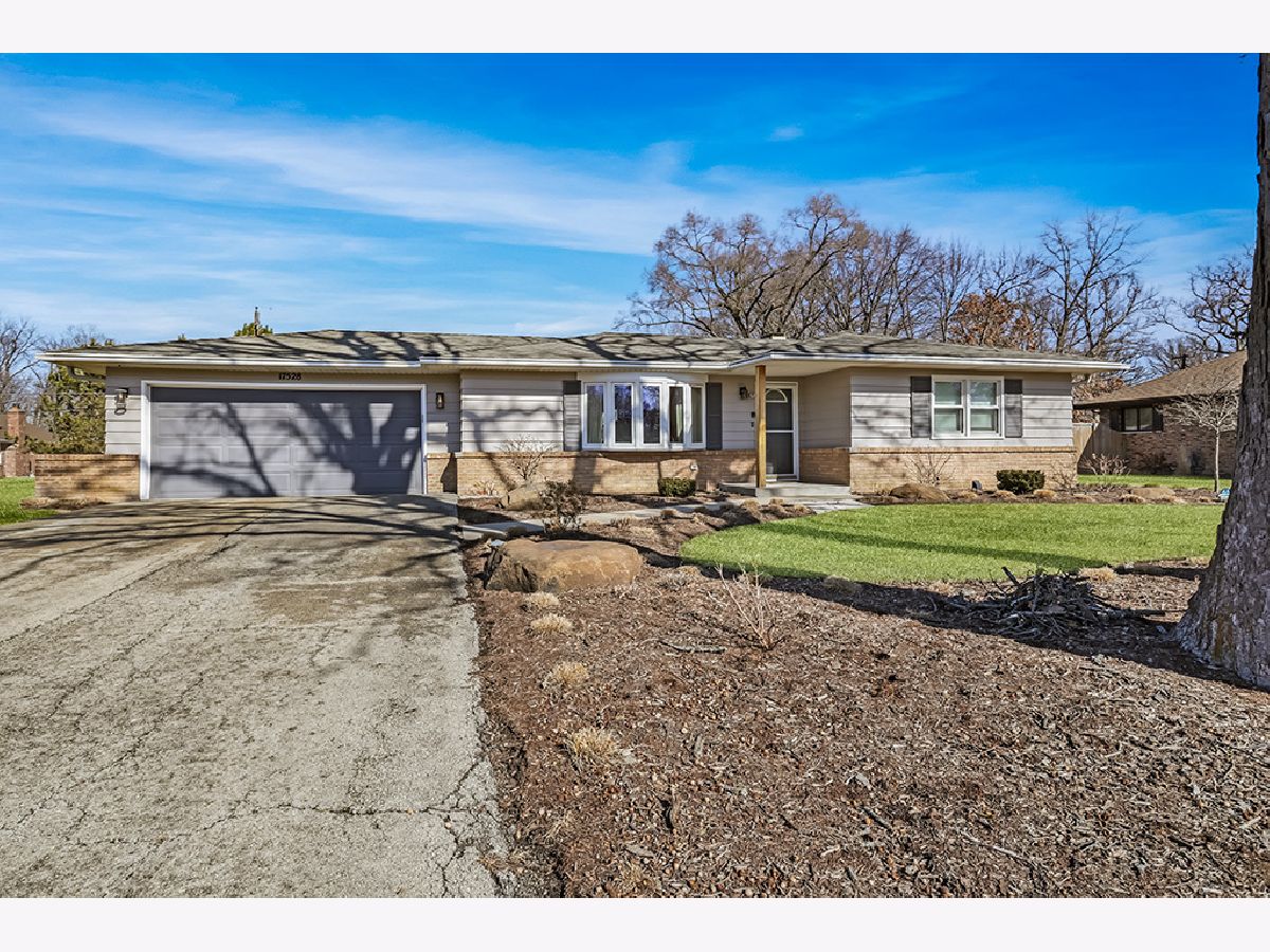  For Sale Lockport Illinois, 17528 Woodbrook Lane