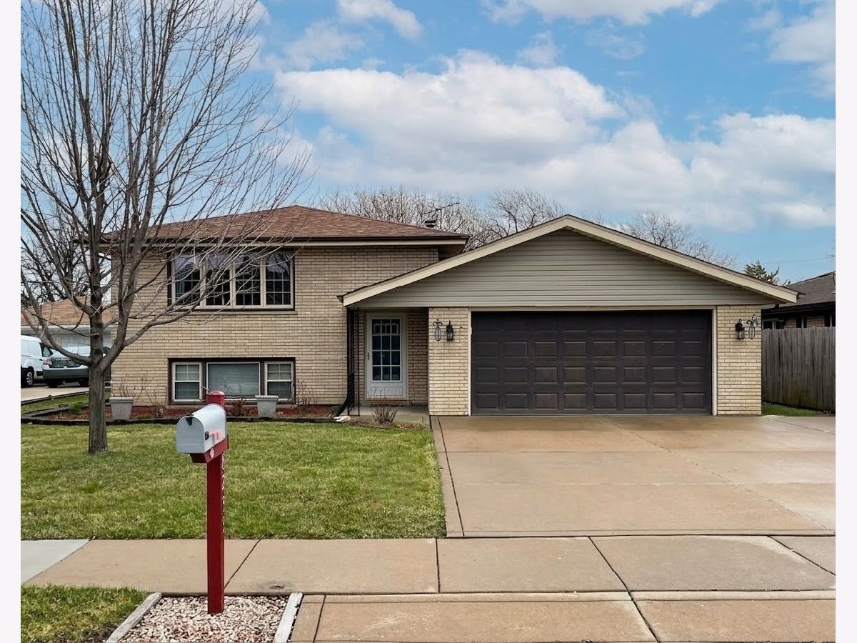  For Sale Bridgeview Illinois, 8233 76th Avenue