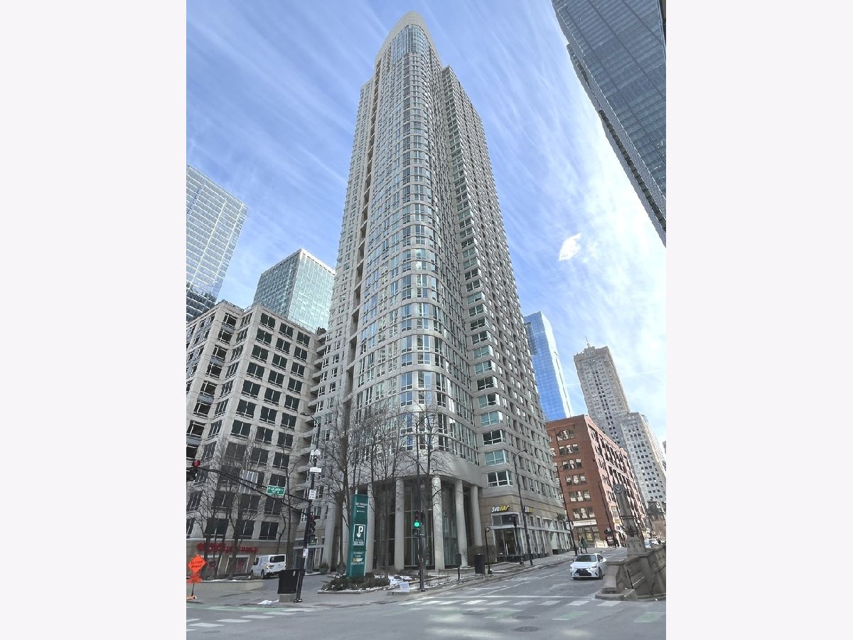 Condominiums Rented Sterling Chicago Illinois, 345 Lasalle