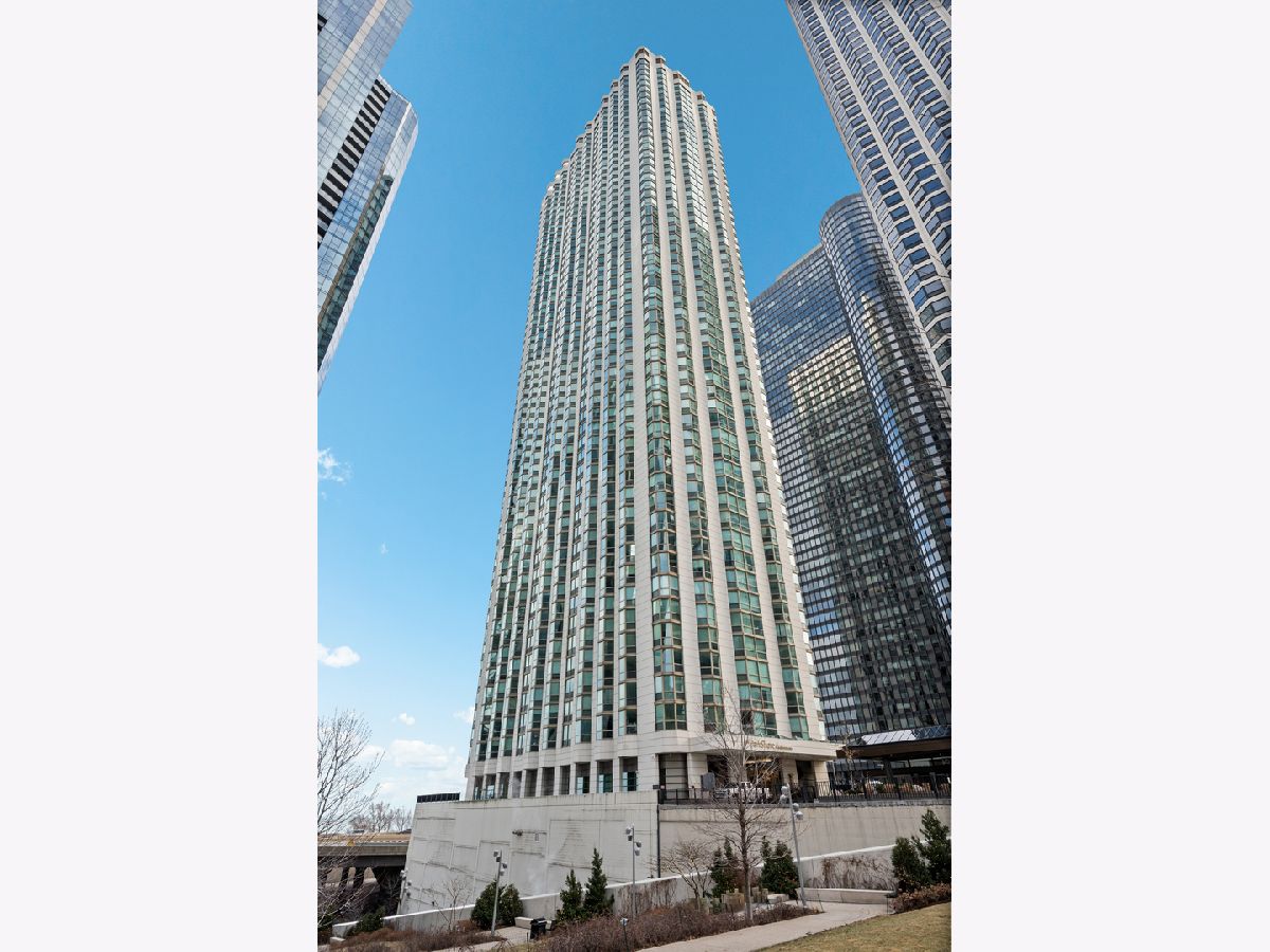  For Sale Chicago Illinois, 195 Harbor Drive