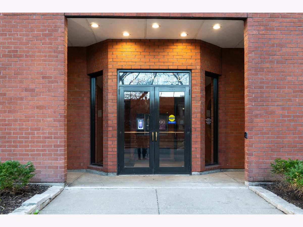 Condos & Townhomes & Homes For Rent Dearborn Park Chicago Illinois, 899 Plymouth