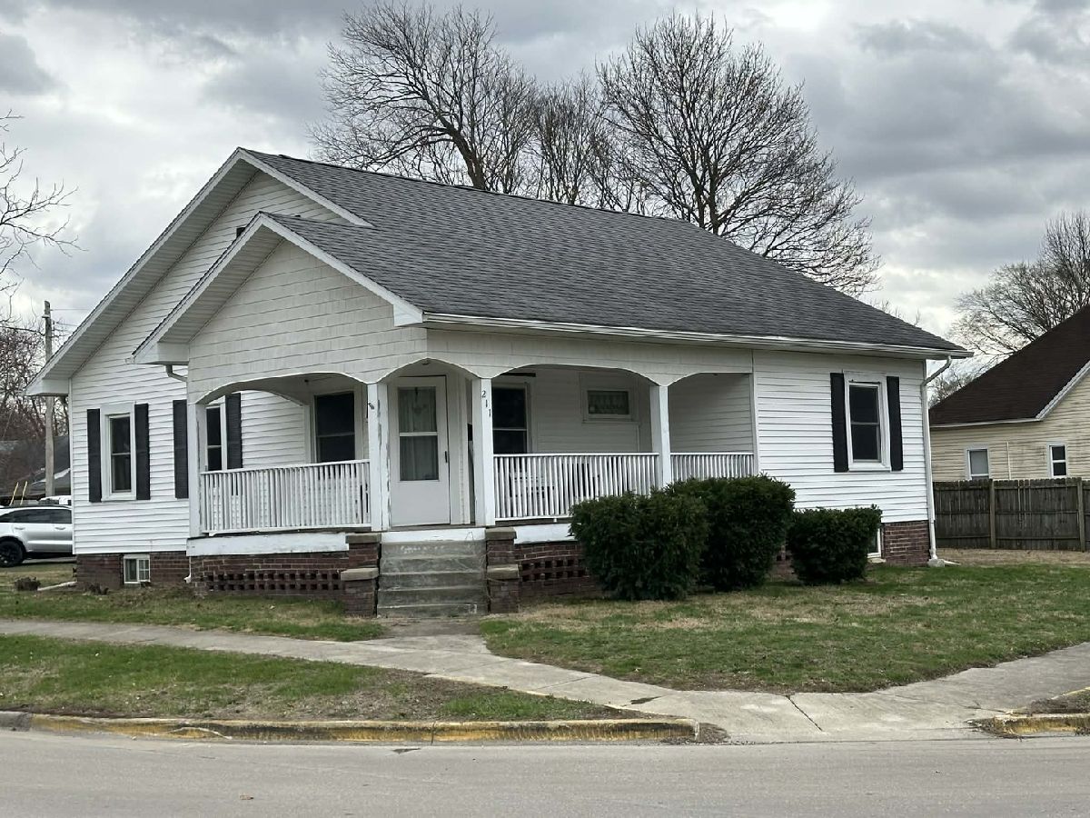  For Sale Villa Grove Illinois, 211 Richman Street