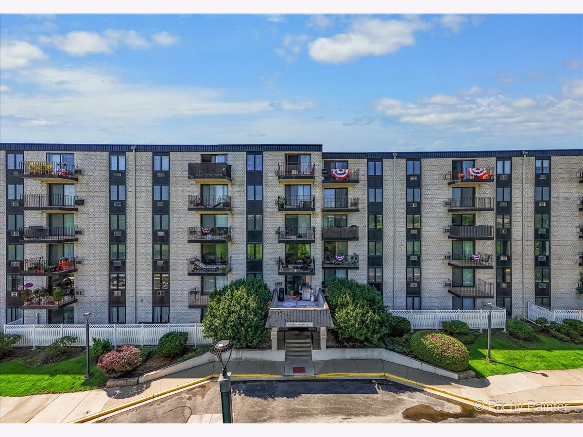 Condos & Townhomes & Homes For Sale Terrace Square Niles Illinois, 9078 Heathwood Drive