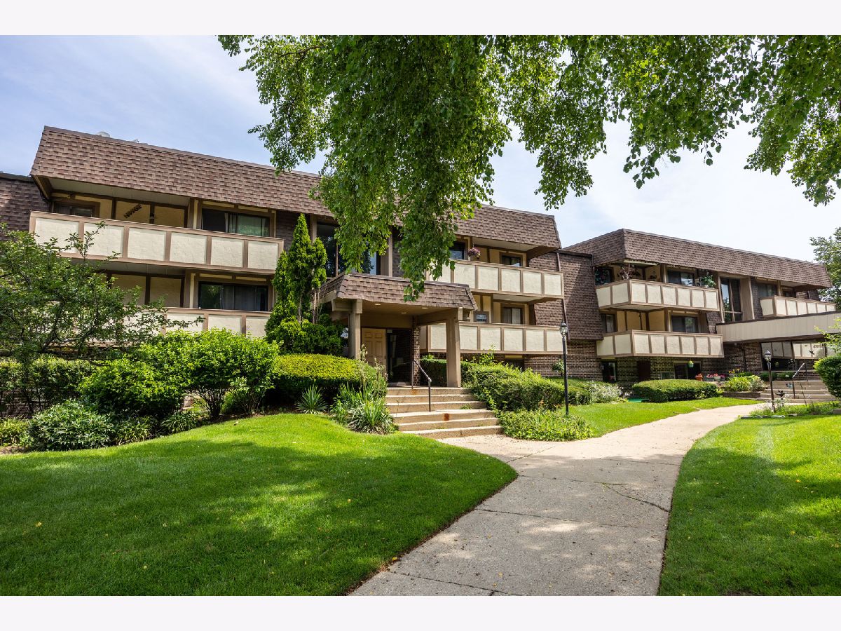  For Sale West Dundee Illinois, 433 Cavalier Court