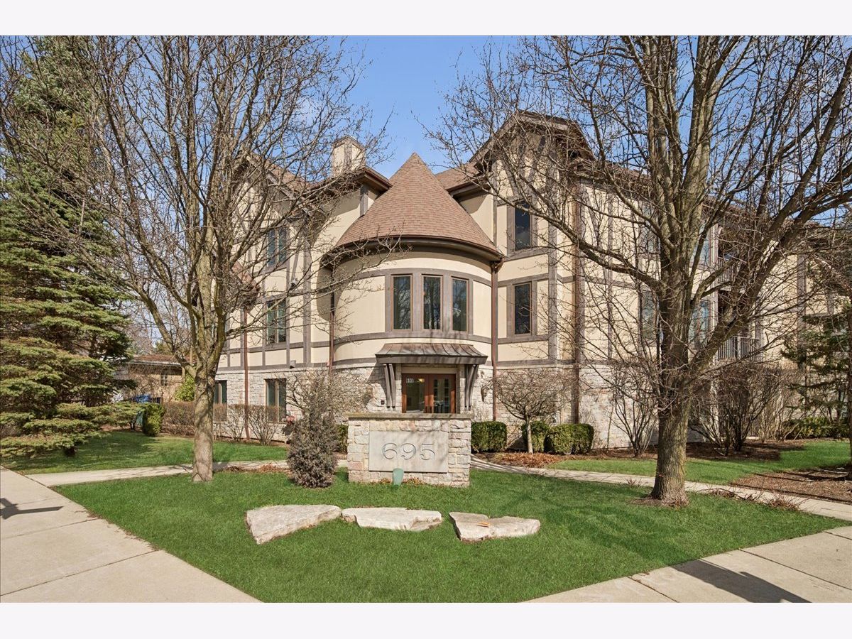 Homes & Condos & Townhomes For Sale Ravinia Highland Park Illinois, 695 Roger Williams Avenue