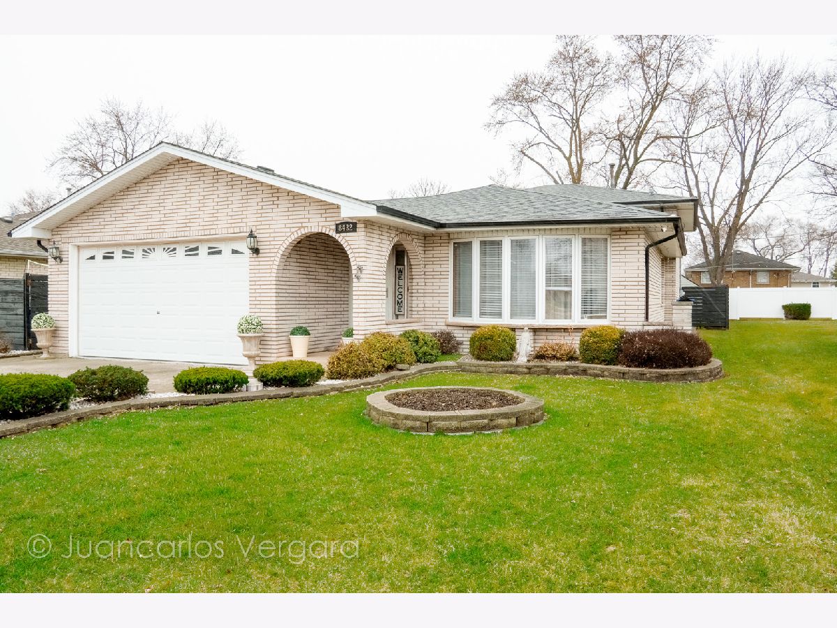  For Sale Burbank Illinois, 8432 Natchez Avenue