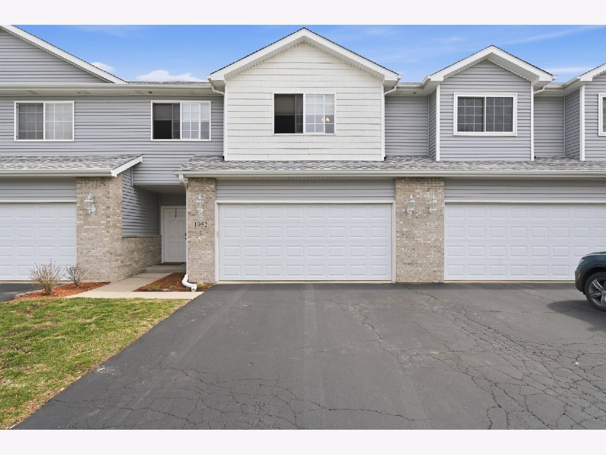  For Sale Minooka Illinois, 1952 Waters Edge Drive