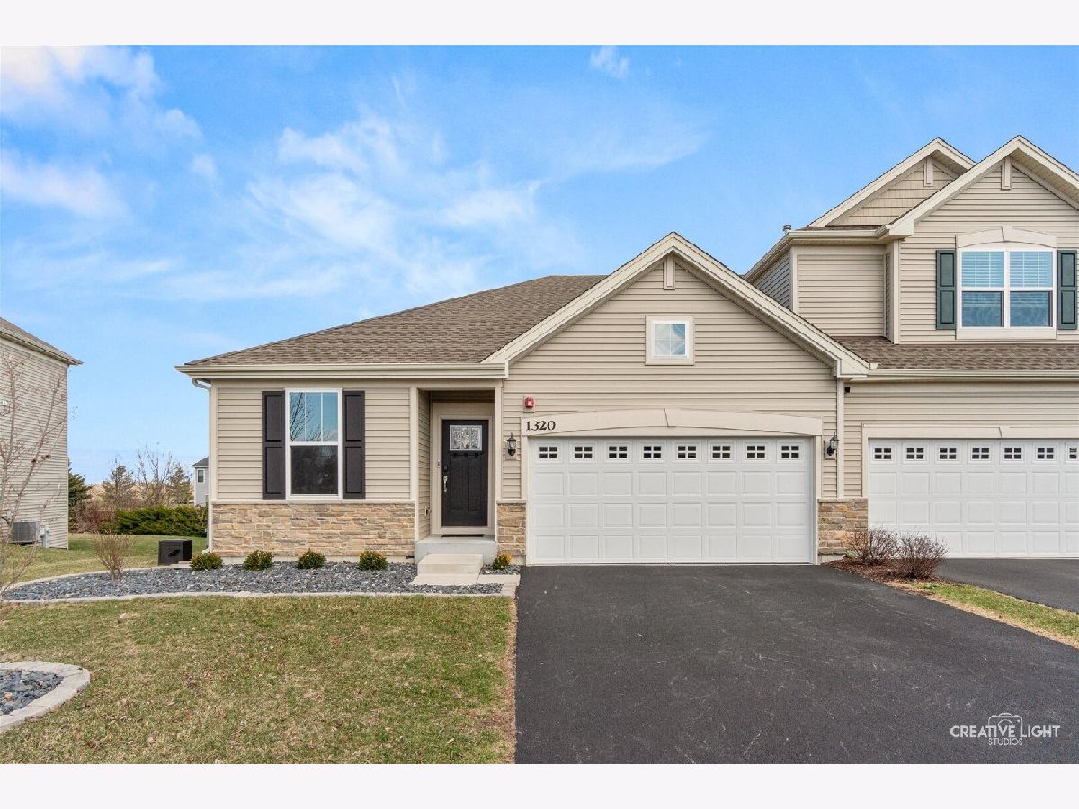  For Sale Yorkville Illinois, 1320 Hawk Hollow Drive