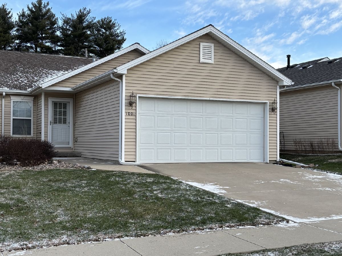 Homes & Condos & Townhomes Rented Wittenberg Woods Bloomington Illinois, 1001 Wartburg